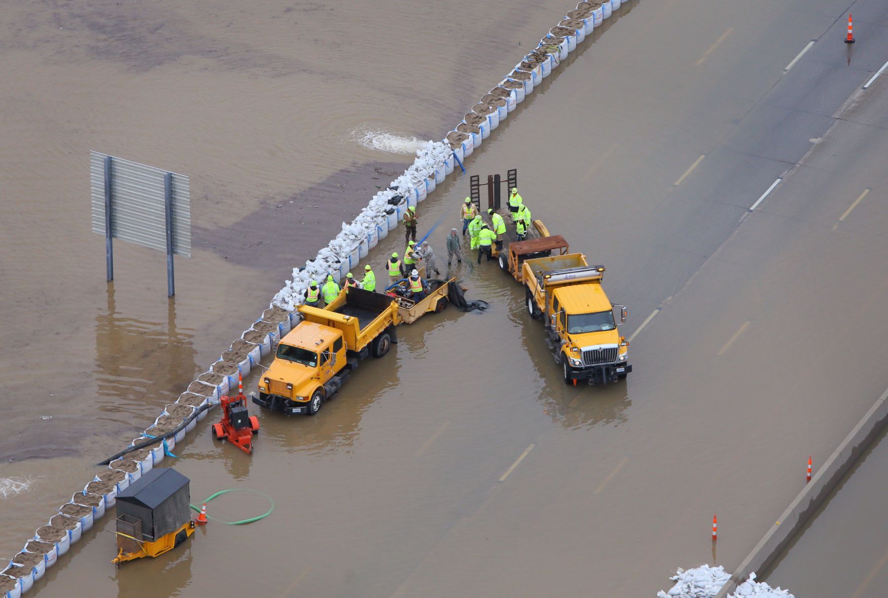 Historic flooding on the Meramec River closes Interstate 55